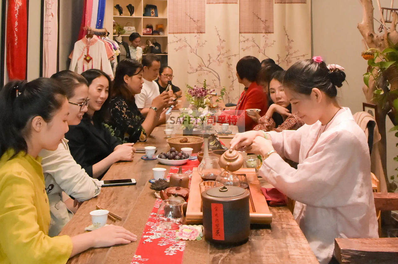 “圍爐煮茶”為什么火？年輕人追捧是有原因的-司孚特圍爐茶桌(圖1)